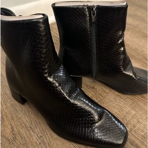 NWT black boots